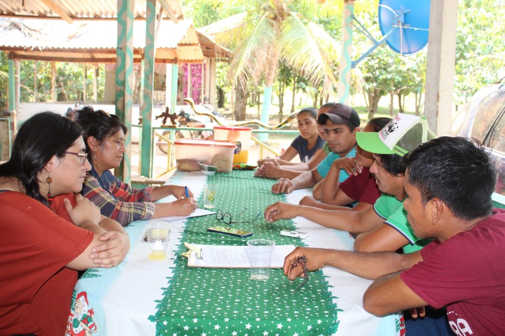 IPDRS Amazonía en mesa de trabajo con delegados de la Asociación de Jóvenes Reforestadores en Acción (AJORA). comunidad Medio Monte, 2023