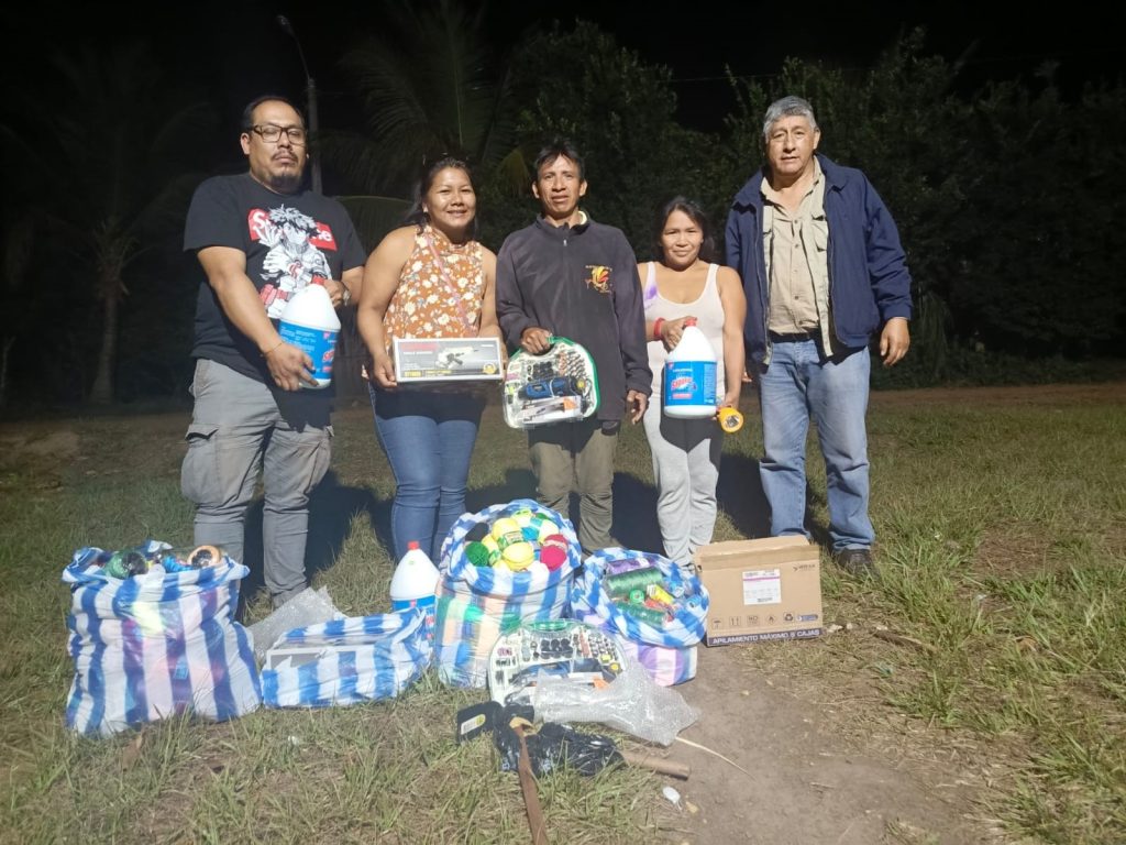 Presidente de la comunidad  Portachuelo Alto, presidenta de la asociación MAEE junto al equipo técnico del IPDRS_Amazonía, 2024  